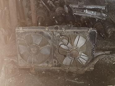 Автозапчасти: Оригинальный контрактный из Европы б/у радиатор охлаждения на Хонда — 2