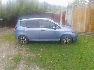 Транспорт: Honda Fit: 2002 г., 1.3 л, Автомат, Бензин, Хэтчбэк — 2