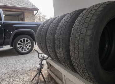шины на форанер: Комплект зимних шин 235/65 R17 Цена 14000 за всё, есть торг. - Тип — 1