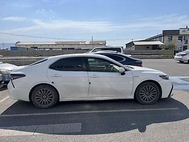 гибрид лабо: Toyota Camry: 2021 г., Гибрид, Седан — 4
