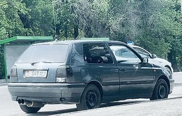 Volkswagen Golf: 1993 г., 1.8 л, Механика, Бензин, Хэтчбэк