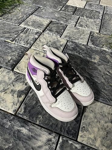 жордан найк: Кроссовки, 36, Air Jordan, Новый, цвет - Белый, Платная доставка, Самовывоз — 1
