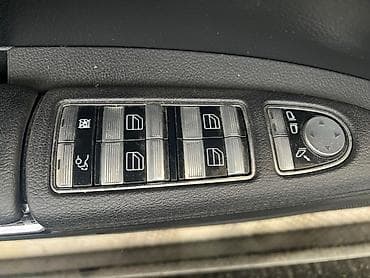 s 221: Передняя левая Mercedes-Benz — 1