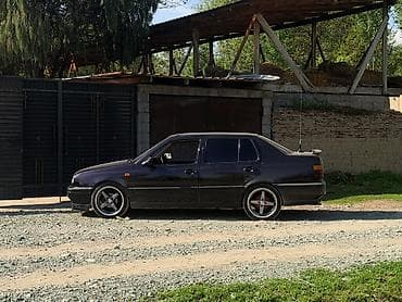Volkswagen: Volkswagen Vento: 1992 г., 1.8 л, Механика, Бензин, Седан — 1