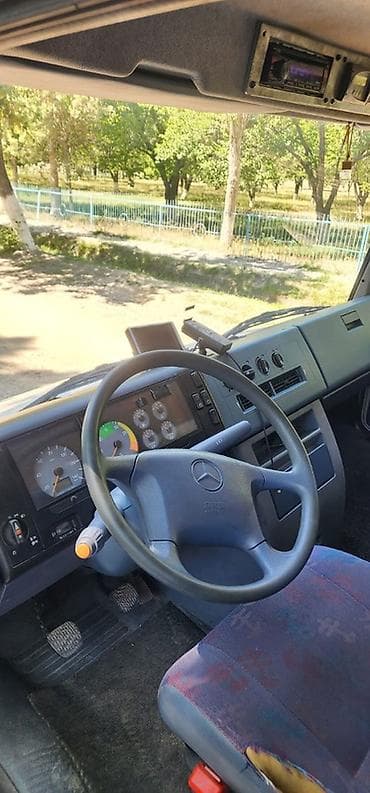 daf 480: Mercedes-Benz : 2006 г., 4.2 л, Механика, Дизель, Фургон — 2