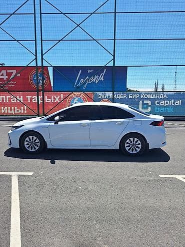 рестайлинг: Toyota Corolla: 2023 г., 1.8 л, Вариатор, Гибрид, Седан — 4