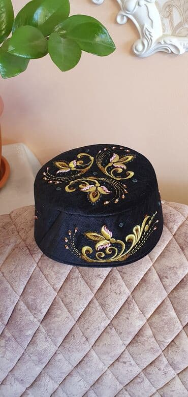 шапка с ушками которые поднимаются купить: Тюбетейка мужская
 ручная работа
 57 размер
Чёрная
4000сом — 3