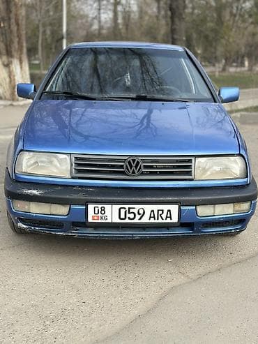Volkswagen Vento: 1993 г., 1.8 л, Механика, Бензин, Седан