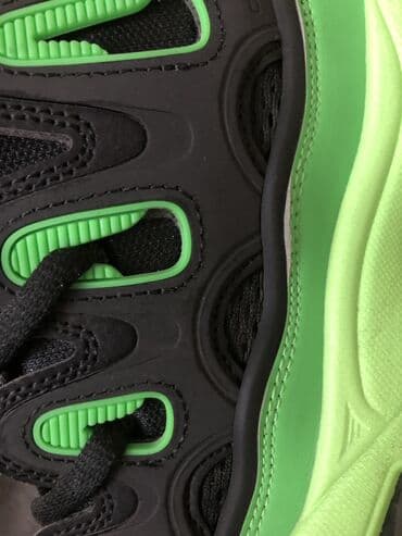 срочно продаю в связи с переездом: Эркектердин кроссовкасы, 42, DC, Жаңы, түсү - Кара, Өзү алып кетүү — 5