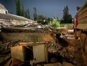 дома под снос: Снос стен | Демонтаж керамогранита, Кирпичная стена, Демонтаж встроенных шкафов | Зачистка от старых обоев, Снятие шпатлевки, Снятие подвесных потолков | Демонтаж ковролина, Демонтаж ламината, Демонтаж подложки | Кровля из профнастила, Металлочерепичная кровля, Крыша из шифера 1-2 года опыта — 3