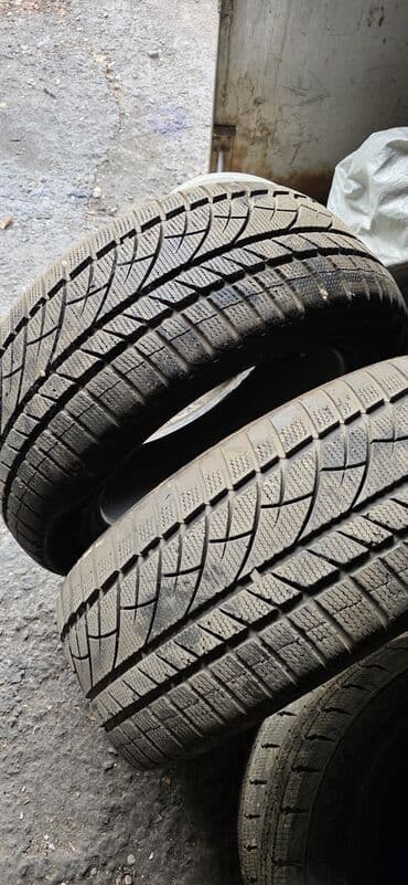 зимнее шины: Jinnu 235 55 17
В хорошем состоянии — 3