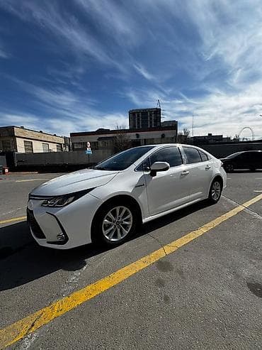 Toyota Corolla: 2024 г., 1.8 л, Автомат, Гибрид, Седан