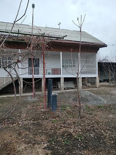 Продаётся частный дом с большим двором и хозяйственными постройками