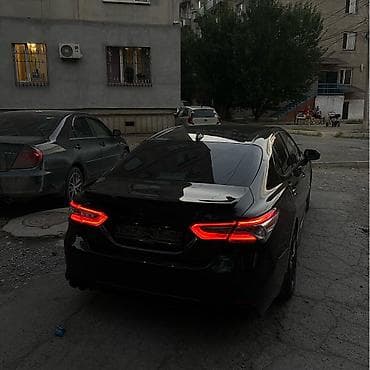 есть трещина: Задний правый стоп-сигнал Toyota 2020 г., Б/у, Оригинал, США — 4