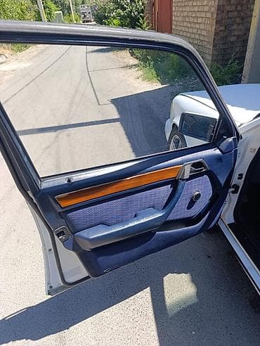 mc 2000: Mercedes-Benz W124: 1990 г., Седан — 4