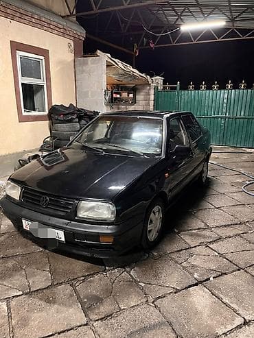 Унаа сатуу: Volkswagen Vento: 1993 г., 1.8 л, Кол менен иштөөчү, Бензин, Седан — 2