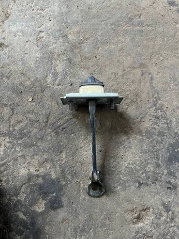 напольные вазы: Mazda MPV ограничитель двери, Мазда МПВ дверной ограничитель — 1