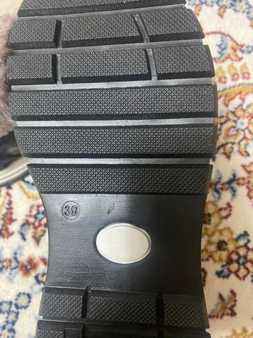 Женская обувь: Женская обувь,все из натуральной кожи и с натуральным мехом. Размеры — 2