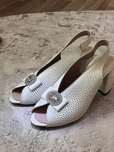 crocs 40: Женские открытые туфли-босоножки молочного цвета. КОЖА. ЕВРОМОДА. - — 1