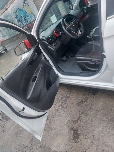авто в рассочку: Chevrolet Spark: 2016 г., 0.1 л, Автомат, Бензиновая, Хэтчбэк — 3