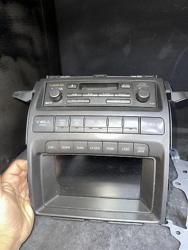 Штатная мультимедийная консоль Lexus с климат-контролем и