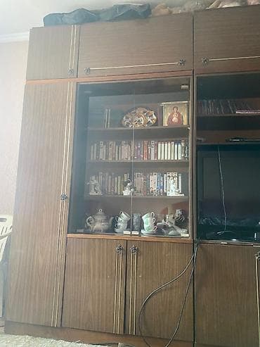 small table: Стенка-шкаф, Тип стенки-шкафа: Советская, Для зала, Особенности: С отделением под телевизор — 2