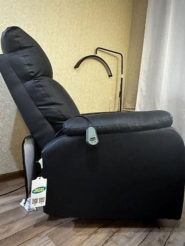 офисный диваны: Комплект офисной мебели, Кресло, Кожа, цвет - Черный — 1