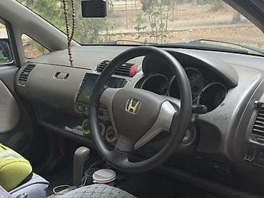 Honda Fit: 2005 г., 1.5 л, Бензин, Хэтчбэк — 10