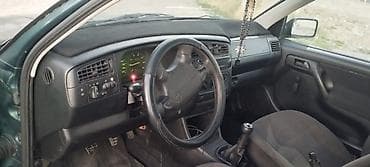 Транспорт: Volkswagen Vento: 1996 г., 1.6 л, Механика, Бензин, Седан — 5