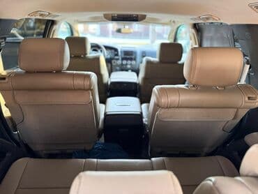семейный авто: Toyota Sequoia: 2010 г., Автомат, Бензин, Внедорожник — 8