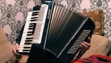 микрофон на голову: Аккордеон сатылат абалы жакшы кичине жел сорот жасап койсо болот — 1