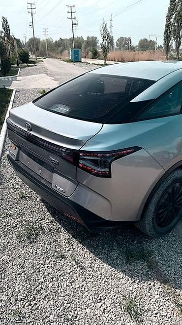 байди машина: Toyota bZ3: 2023 г., 1.5 л, Робот, Электромобиль, Седан — 6