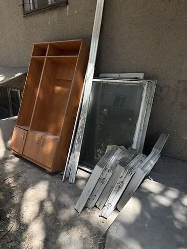шкафы прихожая: Секция прихожей + комплект старых оконных рам Описание: - Секция для — 1