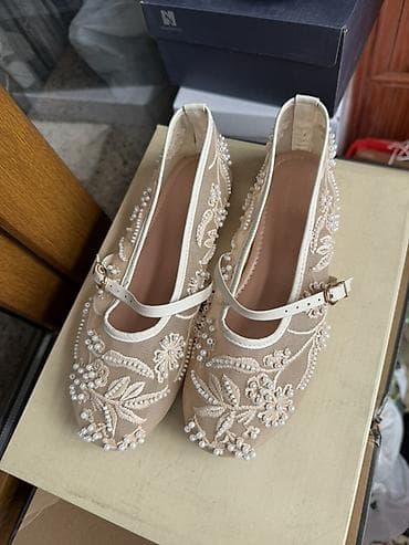 балетки модные: Балетки с ремешком и вышивкой жемчугом - Цвет: бежевый/айвори - — 1