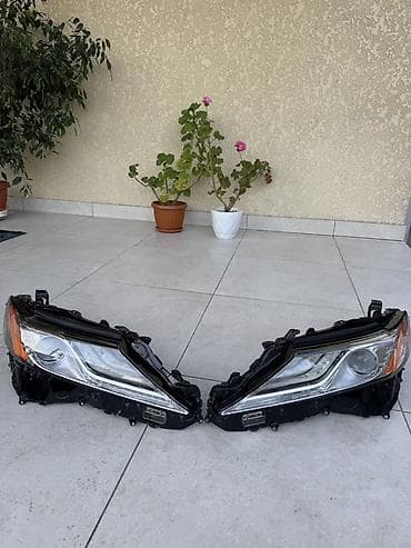 Комплект передних фар Toyota 2018 г., Б/у, Аналог