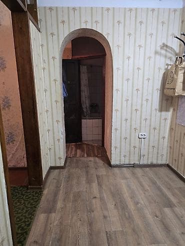 гостинку: 2 комнаты, 30 м², Гостиничный тип, Советская/Скрябина Гостиничный тип, 1 этаж, Требуется ремонт — 6