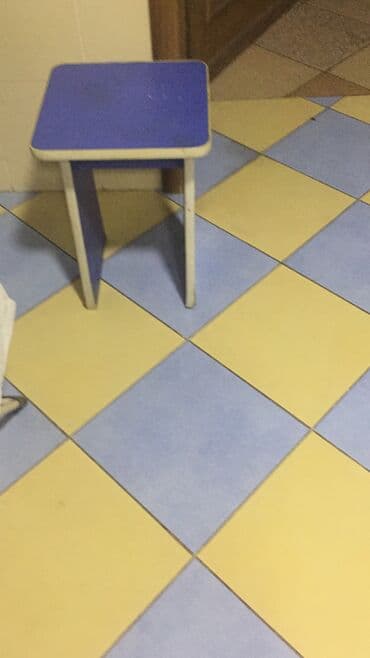 раскладной стол для гостей: Стол-книжка 1,5/0,8. Бу
3 табурета в подарок — 4