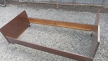 Продаю кровать односпальная, матрас пружинный требует