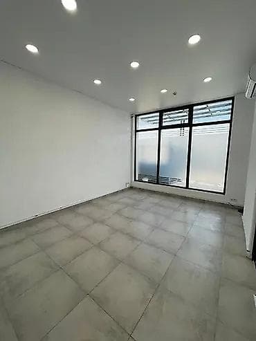 первая линия под бизнес: Сдаю Аренда офисов, В жилом комплексе, С видом на горы, 1 линия, С — 6