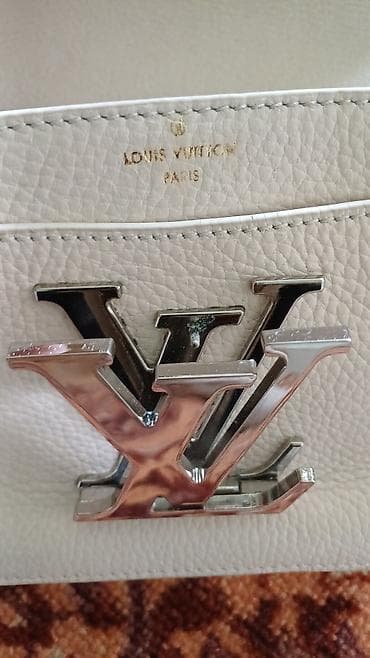 брелок металлический: Классическая сумка, Louis Vuitton, Материал: Натуральная кожа, Съёмный ремень, Женские, Б/у — 3