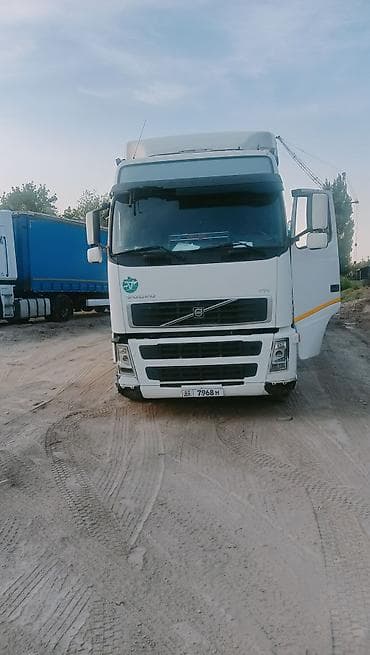 Тягач, Volvo, Тентованный — 2