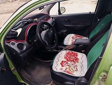 small car: Компактный городской хэтчбек, 5 дверей, светло‑зелёный цвет — 5