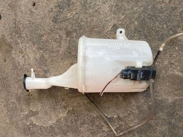 омыватель лобового стекла: Toyota Raum бачок омывателя, Тойота Раум омывательный бачок, Бачок — 1