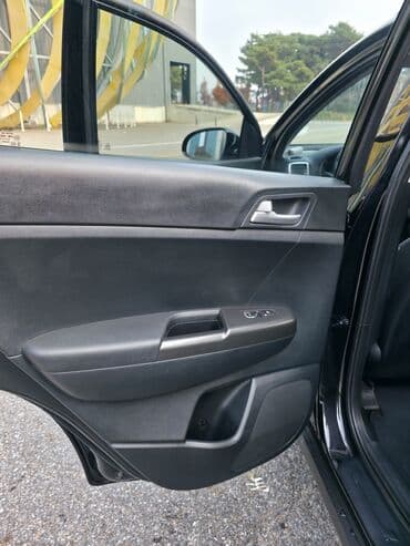 кофр на крышу автомобиля: Кроссовер (черный) — 5‑дверный, просторный багажник и салон. Основные — 2