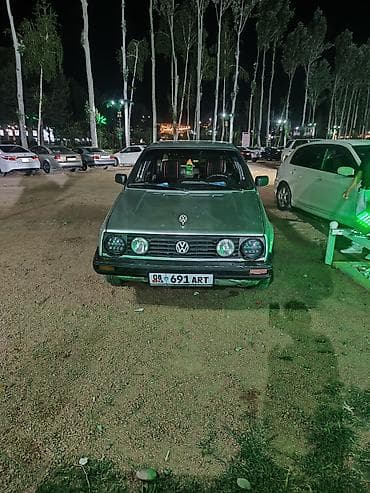 авто сатылат: Volkswagen Golf: 1988 г., 1.8 л, Кол менен иштөөчү, Бензин, Седан — 2