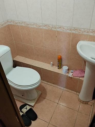квартира условия: Сдается 3‑комнатная квартира с базовой мебелью и техникой. Планировка — 3