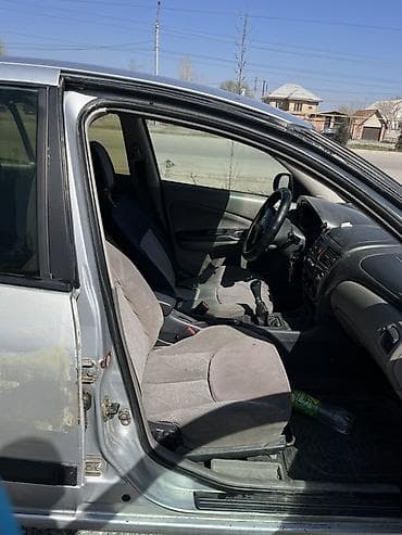 нисана: Nissan Almera: 2002 г., 1.8 л, Механика, Бензин, Хэтчбэк — 7