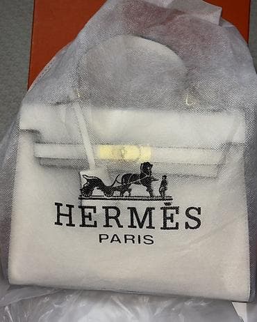 Кол сааттар: Классикалык сумка, Материалы: Нукура булгаары, Чечилме кайыш, Аялдарга, Жаңы — 1