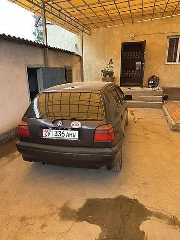 Продажа авто: Volkswagen Golf: 1994 г., 1.8 л, Механика, Бензин, Хэтчбэк — 2