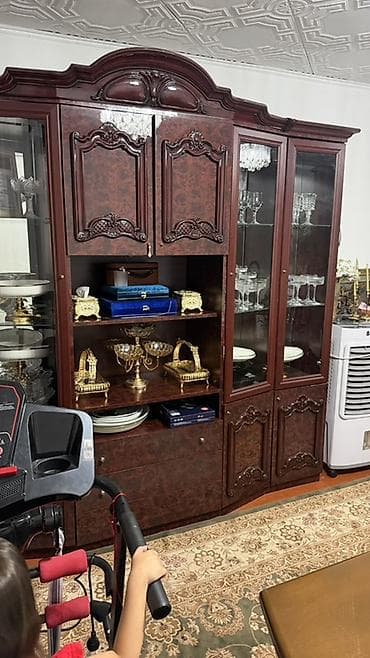 мебил бу: Классический набор мебели для гостиной: Горка из темного дерева/МДФ с — 2